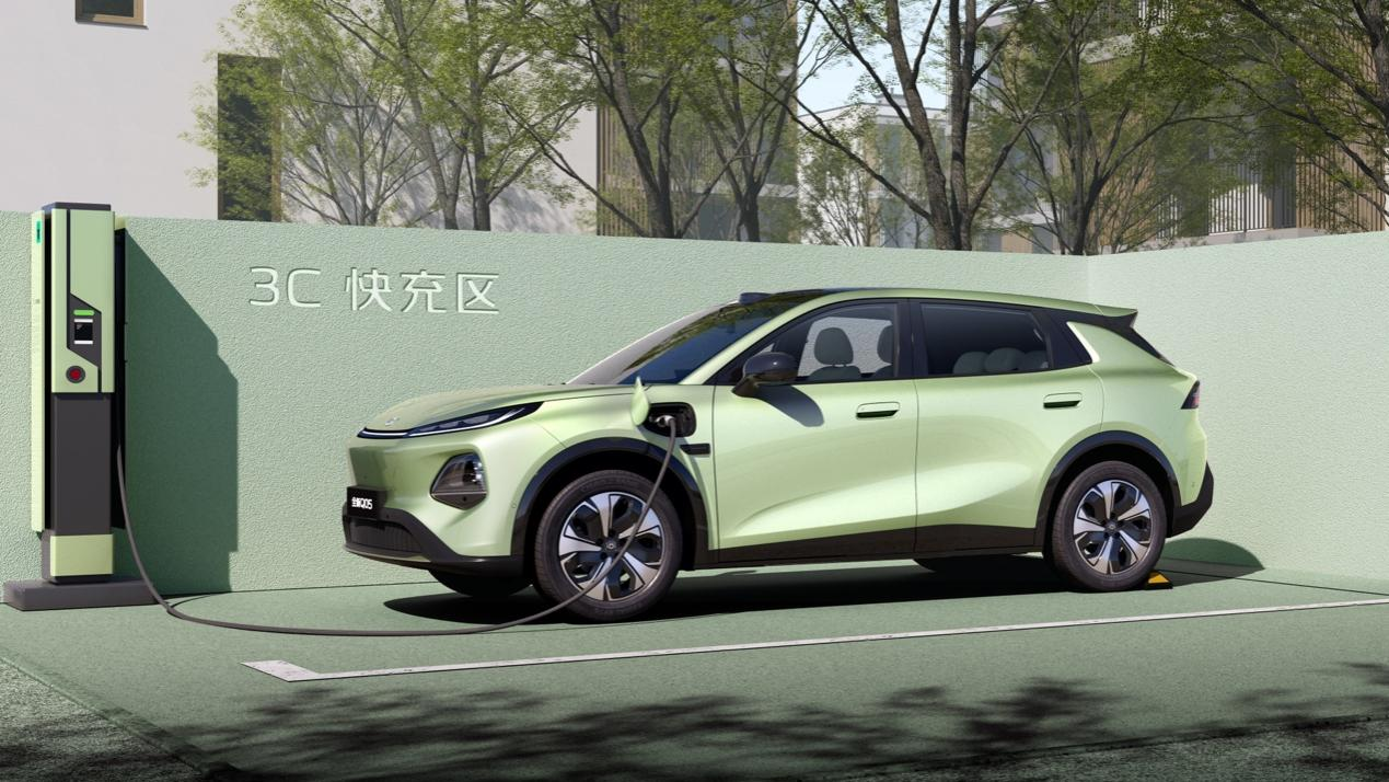 长安启源全新Q05开启超级购车季，全系无门槛超级置换一口价7.49万元起！